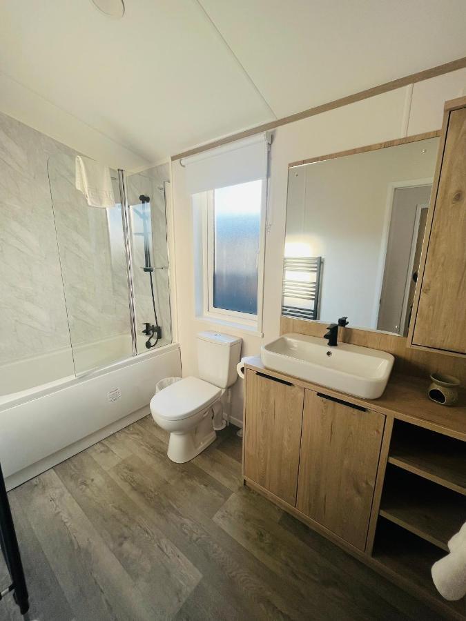 Loki'S Retreat Lodge With Hot Tub York Exterior foto